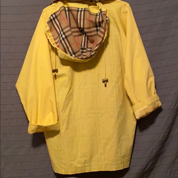 Authentic Burberry trench coat! - Picture 7 of 7